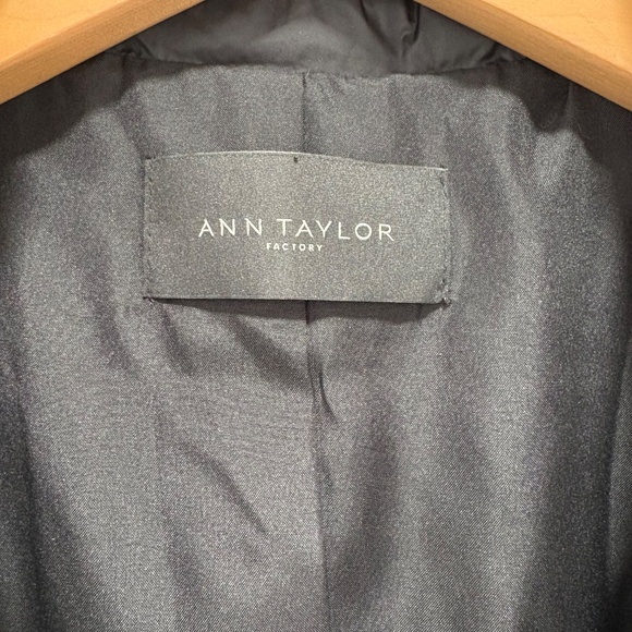 ANN TAYLOR Factory Black Belted Puffer Coat Size Medium - Picture 6 of 12